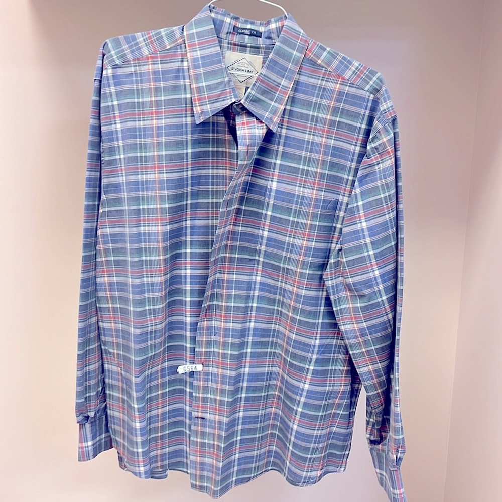 St. John’s Bay classic Fit Casual Button Down Shirt. XXL